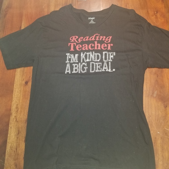 "I'm kind of a Big Deal" Reading Teacher Tee - Picture 1 of 3